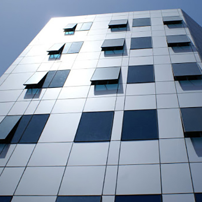 Metal curtain wall