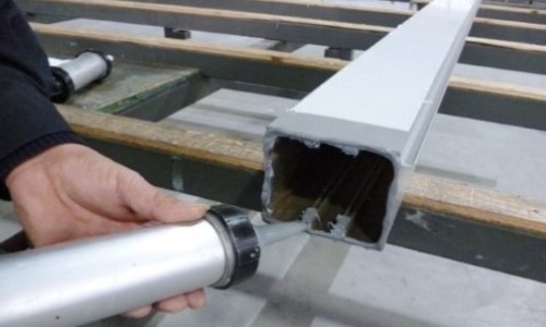 Metal curtain wall