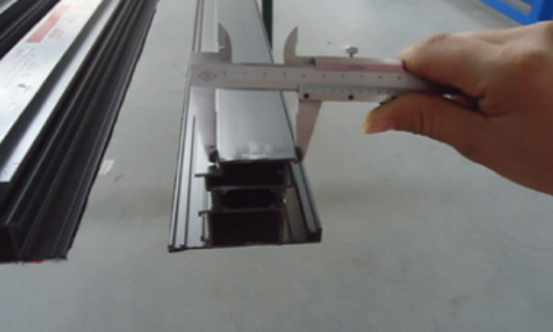 Metal curtain wall